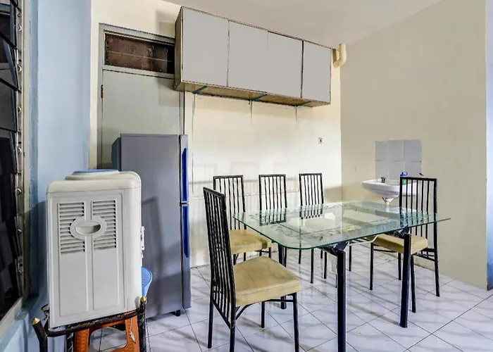 SPOT ON 90147 Gosepa Ambengan Plaza Hotel Surabaya